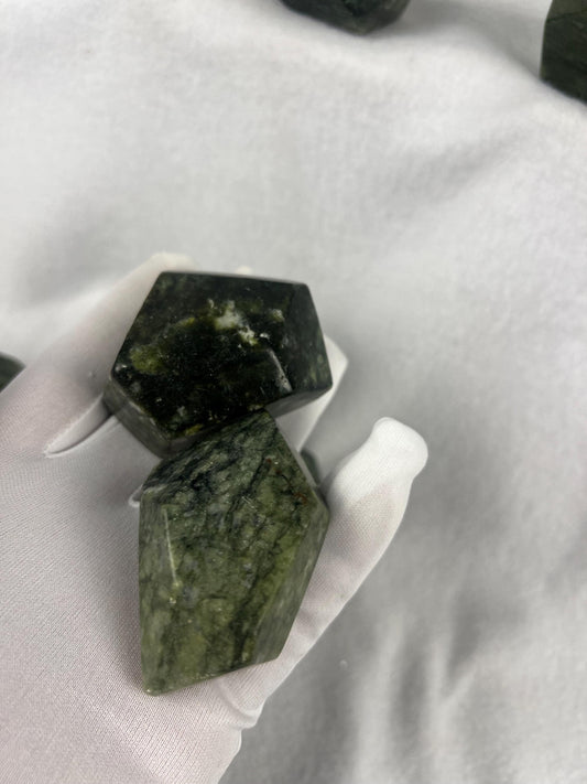 Xiuyan Nephrite Jade Worry Stone Freeform Carved Crystal for Stress Relief Home Decor Worry Pocket Stress Anxiety Palm Stone