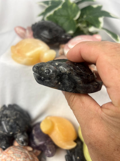 Peruvian Crystal Sea Turtle Carving: Polished Gemstone Feng Shui Decor