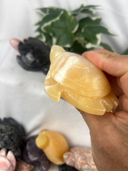 Peruvian Crystal Sea Turtle Carving: Polished Gemstone Feng Shui Decor