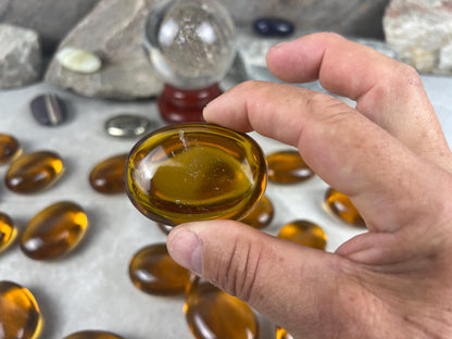 Smelting Honey Quartz Palm Stones Healing Crystal Yellow Quartz Spiritual Energy Stone Meditation Mindfulness Handheld Crystal Home Decor