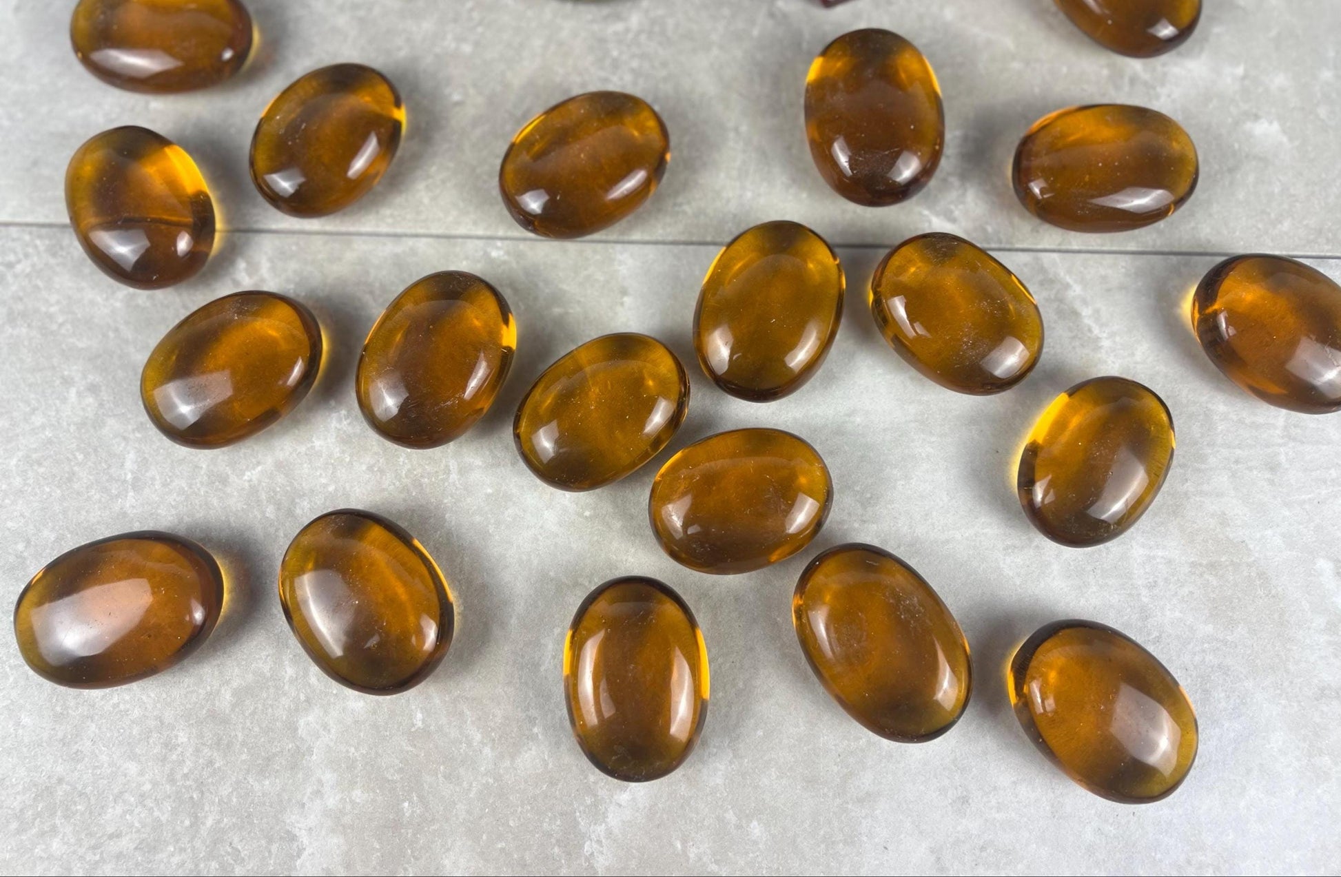Smelting Honey Quartz Palm Stones Healing Crystal Yellow Quartz Spiritual Energy Stone Meditation Mindfulness Handheld Crystal Home Decor