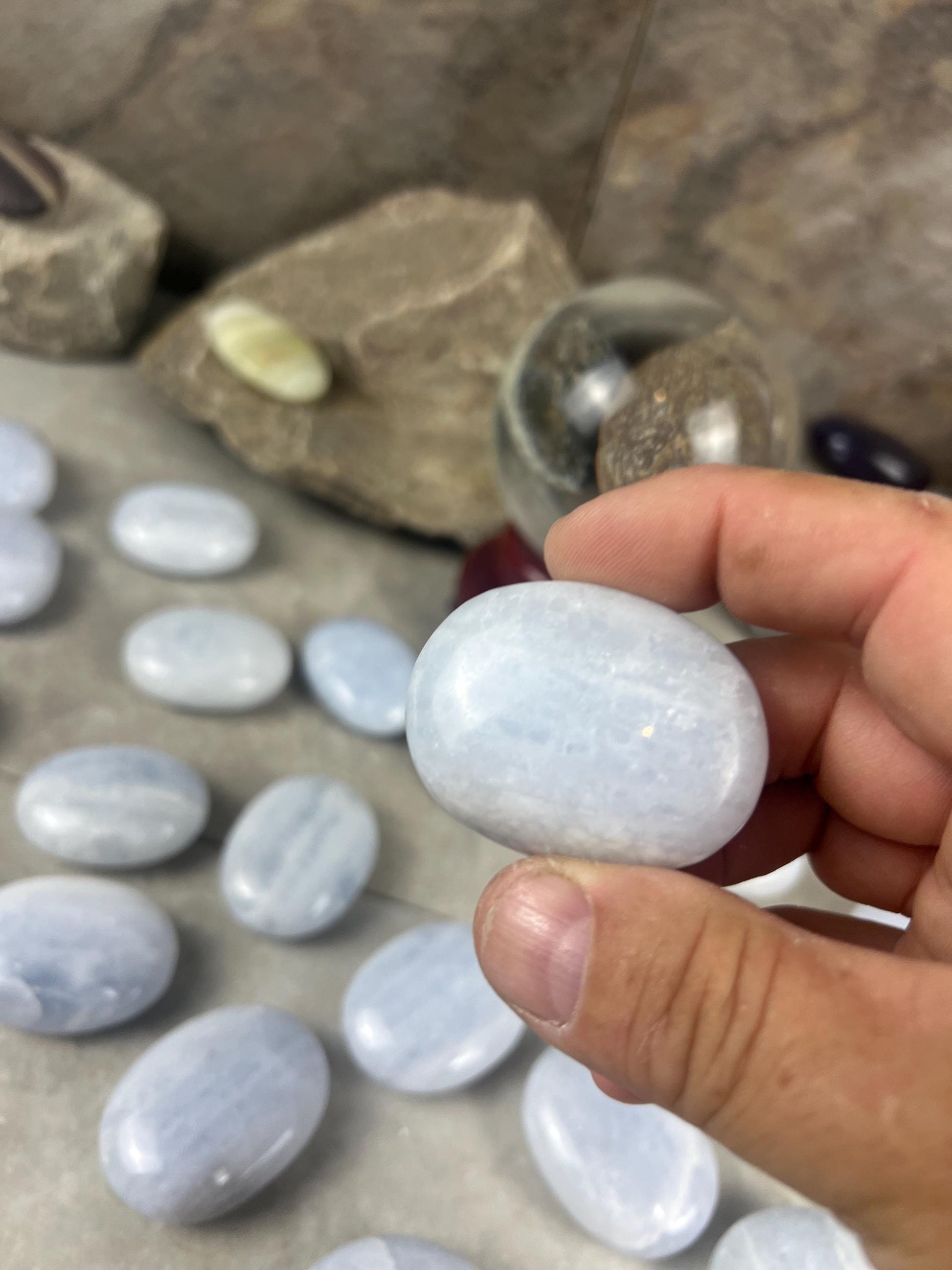 Natural Blue Celestite Palm Stones Untreated Stones Arts Home Decor Wholesale minerals School Christmas Xmas Home Decor Gift Craft Anxiety