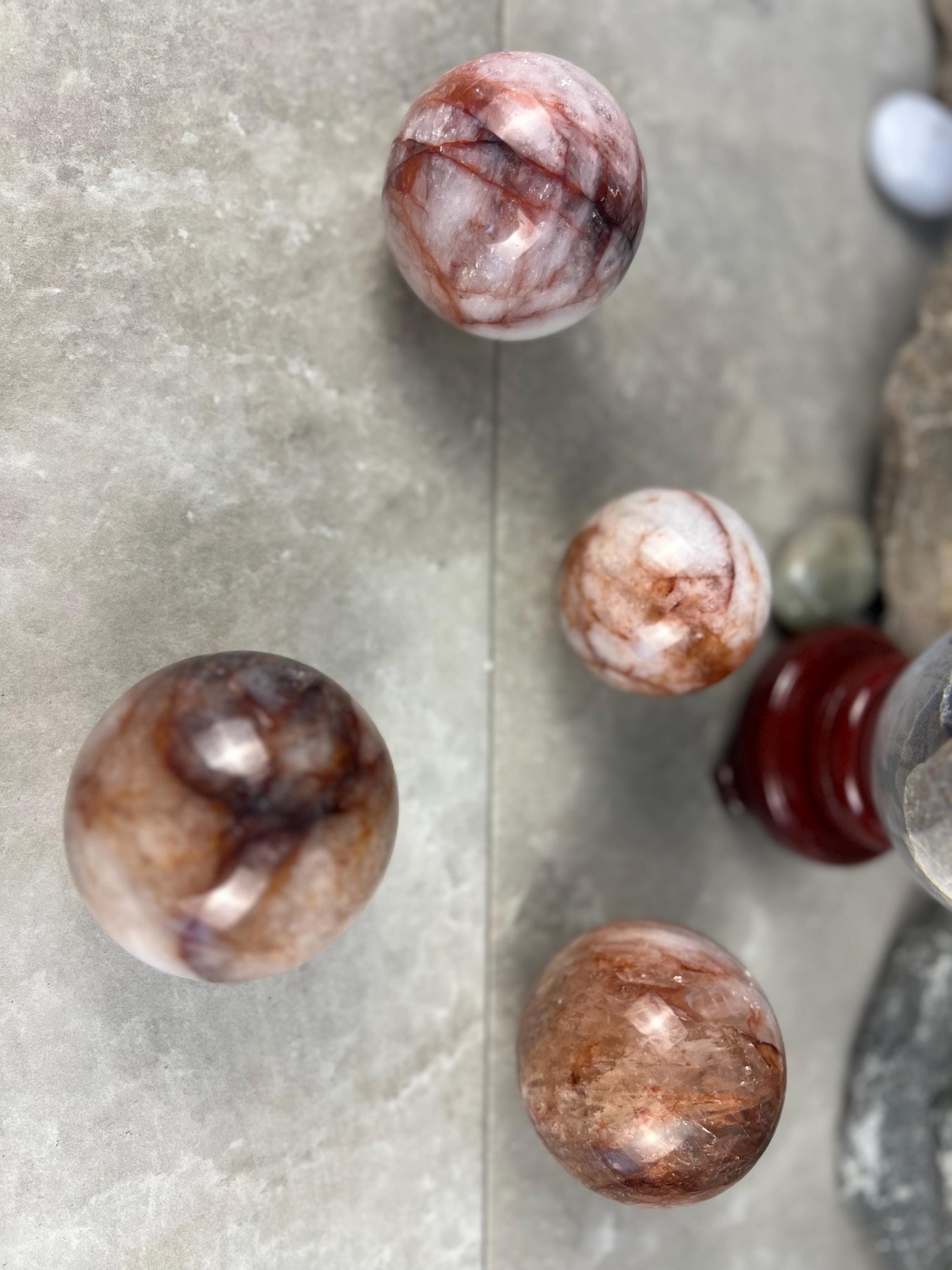 Chihuahua Hematoid Fire Quartz Sphere: Reflective Home Decor Stone