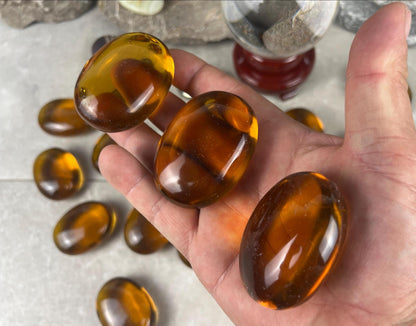 Smelting Honey Quartz Palm Stones Healing Crystal Yellow Quartz Spiritual Energy Stone Meditation Mindfulness Handheld Crystal Home Decor