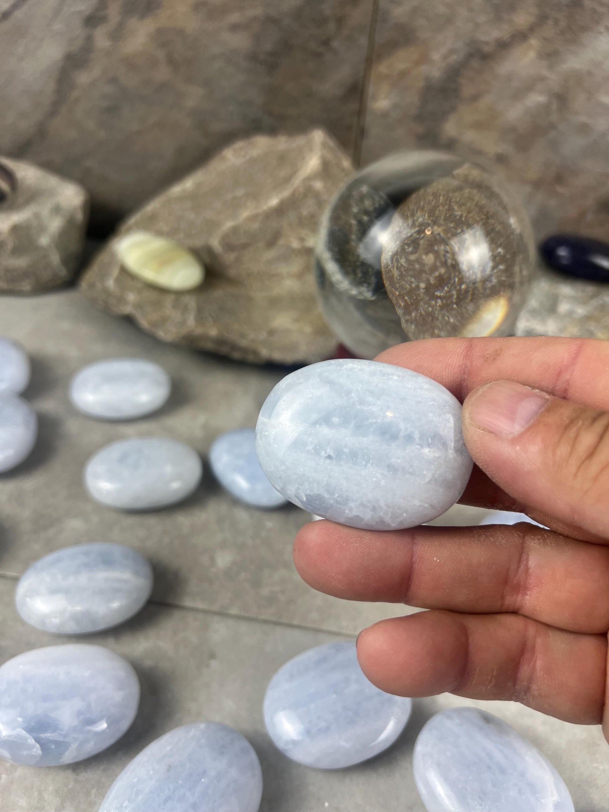 Natural Blue Celestite Palm Stones Untreated Stones Arts Home Decor Wholesale minerals School Christmas Xmas Home Decor Gift Craft Anxiety