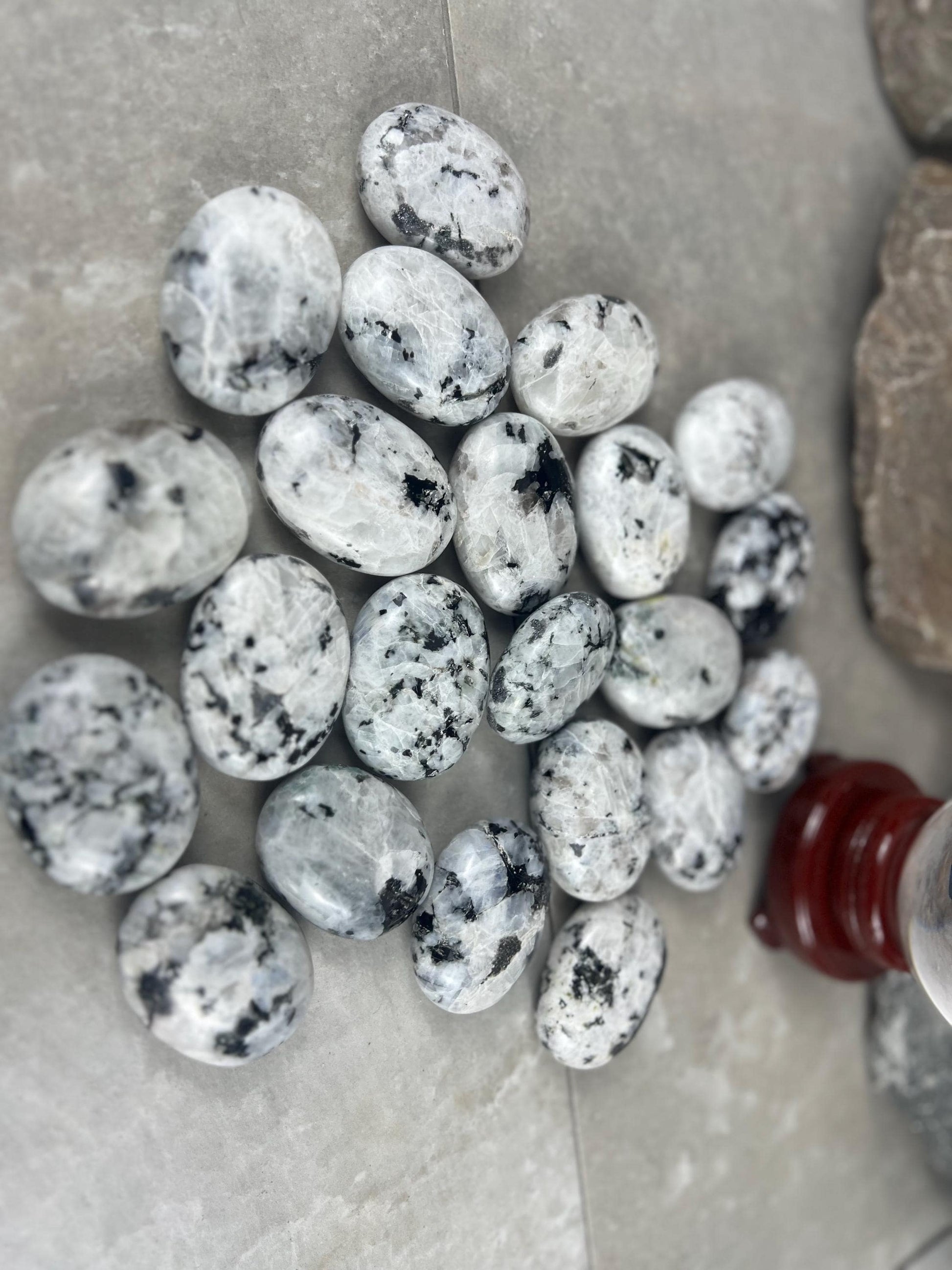 Canada White Labradorite Natural Palm Stone Smooth Polished Carved Crystal for Distraction Anxiety Worry Pocket Distraction Christmas Gift