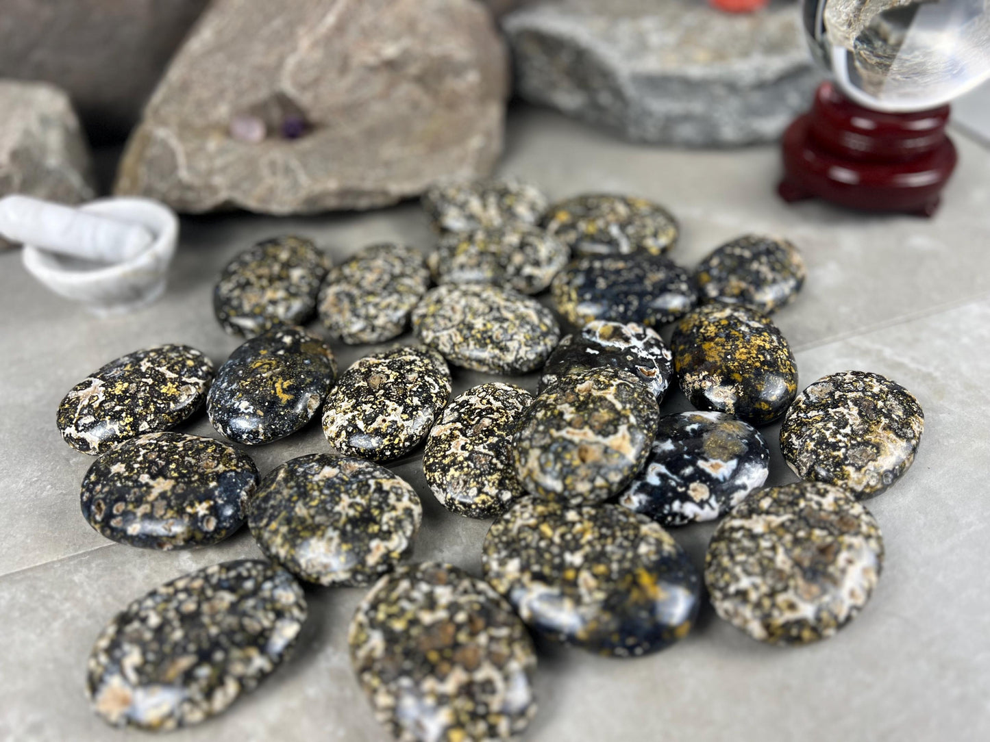Deccan Plateau Chloromelanite Agate Palm Stone Natural Polished Crystal for Anxiety Relief Home Decor Worry Pocket Stress Anxiety Palm Stone