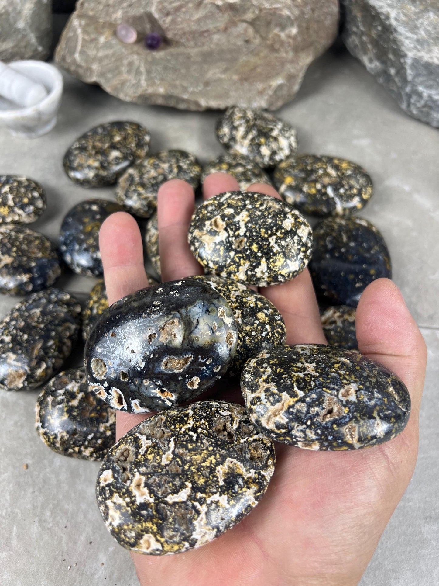 Deccan Plateau Chloromelanite Agate Palm Stone Natural Polished Crystal for Anxiety Relief Home Decor Worry Pocket Stress Anxiety Palm Stone
