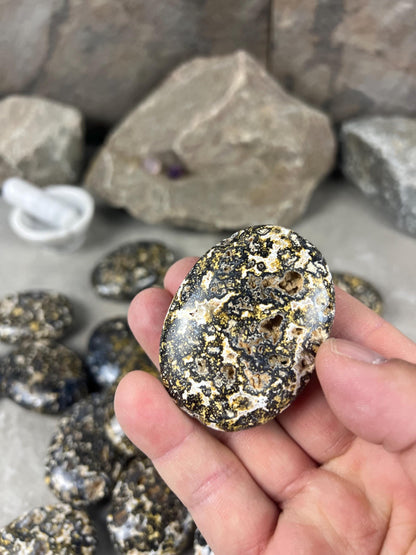 Deccan Plateau Chloromelanite Agate Palm Stone Natural Polished Crystal for Anxiety Relief Home Decor Worry Pocket Stress Anxiety Palm Stone