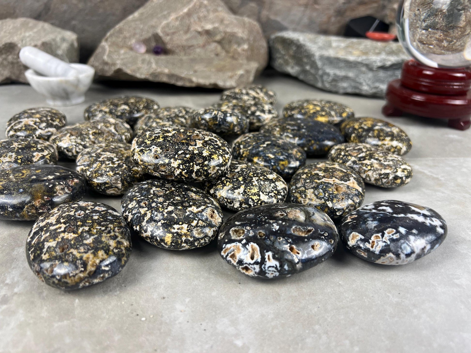 Deccan Plateau Chloromelanite Agate Palm Stone Natural Polished Crystal for Anxiety Relief Home Decor Worry Pocket Stress Anxiety Palm Stone