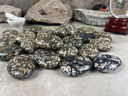 Deccan Plateau Chloromelanite Agate Palm Stone Natural Polished Crystal for Anxiety Relief Home Decor Worry Pocket Stress Anxiety Palm Stone