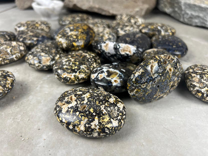 Deccan Plateau Chloromelanite Agate Palm Stone Natural Polished Crystal for Anxiety Relief Home Decor Worry Pocket Stress Anxiety Palm Stone