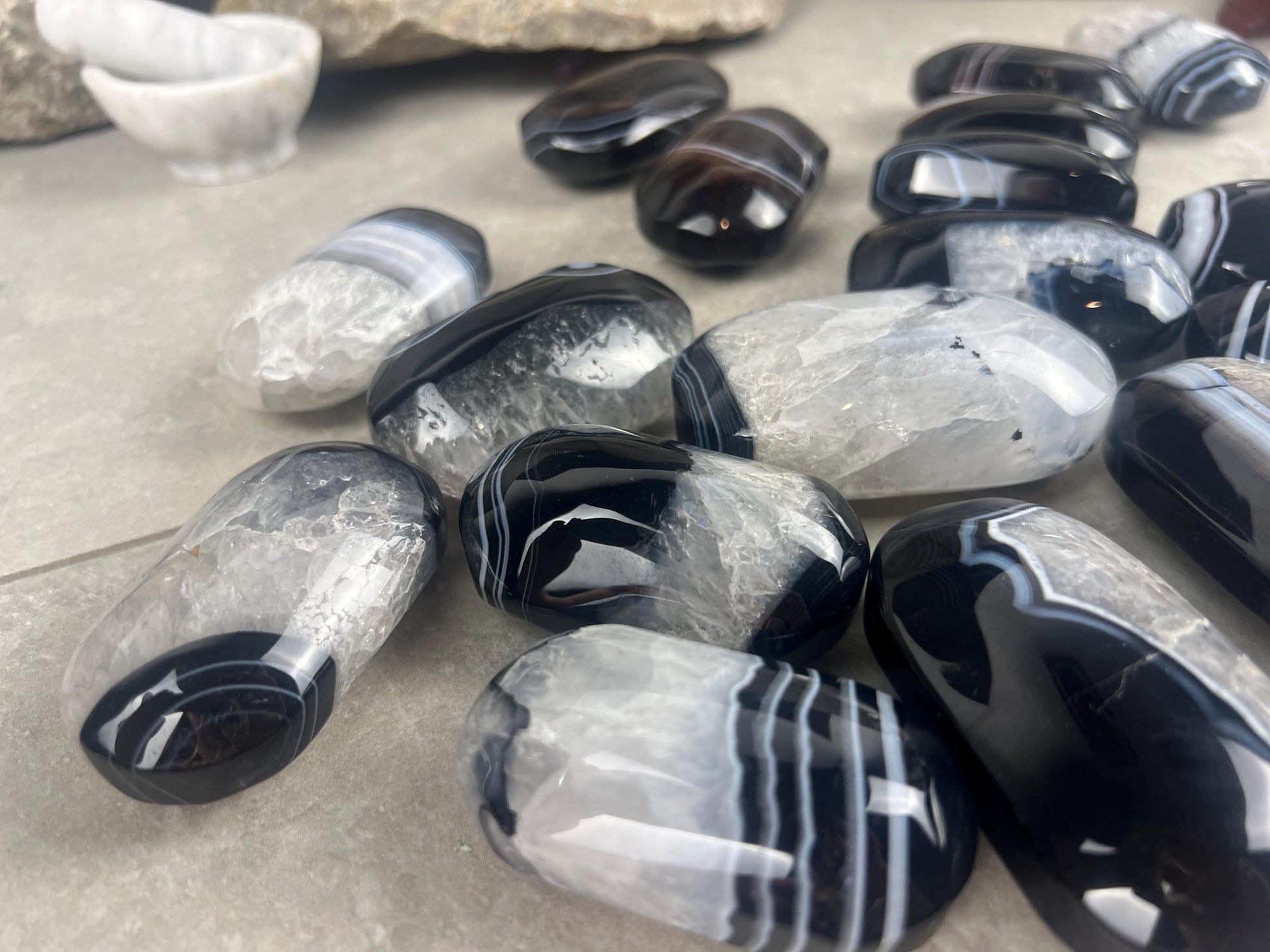 Uruguay Black Sardonyx Natural Crystal Palm Stone Worry Anxiety Distraction Pocket Stone Home Decor Worry Pocket Stress Anxiety Palm Stone