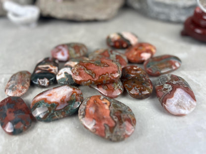 Gujarat Red Moss Agate Natural Crystal Palm Stone Worry Anxiety Distraction Pocket Stone Home Decor Worry Pocket Stress Anxiety Palm Stone