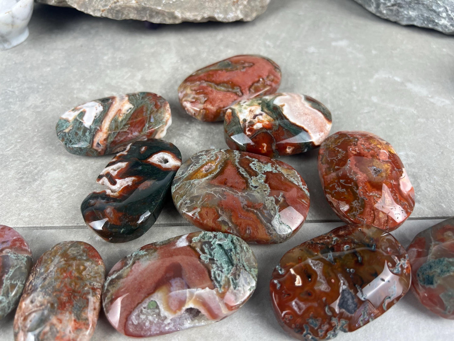 Gujarat Red Moss Agate Natural Crystal Palm Stone Worry Anxiety Distraction Pocket Stone Home Decor Worry Pocket Stress Anxiety Palm Stone