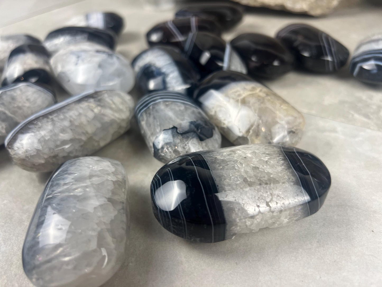 Uruguay Black Sardonyx Natural Crystal Palm Stone Worry Anxiety Distraction Pocket Stone Home Decor Worry Pocket Stress Anxiety Palm Stone