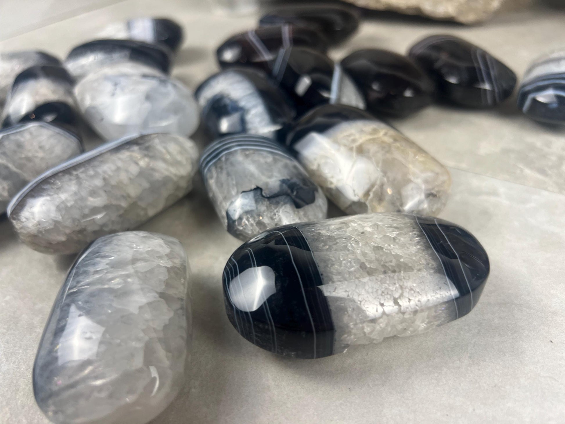 Uruguay Black Sardonyx Natural Crystal Palm Stone Worry Anxiety Distraction Pocket Stone Home Decor Worry Pocket Stress Anxiety Palm Stone