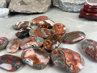 Gujarat Red Moss Agate Natural Crystal Palm Stone Worry Anxiety Distraction Pocket Stone Home Decor Worry Pocket Stress Anxiety Palm Stone