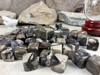Californian Volcano Agate UV Reactive Cubic Palm Stones Polished Crystal for Anxiety Relief Gift Stress Worry Stone Pocket Talisman