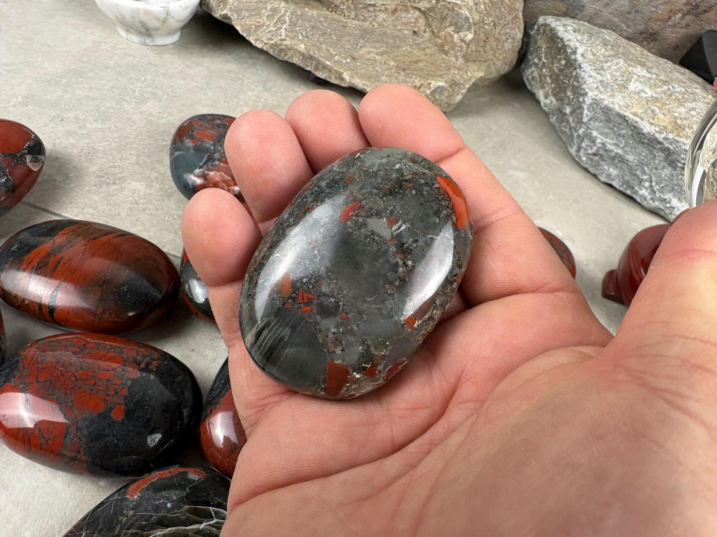 Excellent Quality Madhya Pradesh Blood Stone Palm Stone Polished Worry Stress Home Decor Distraction Pocket Stress Anxiety Palm Pocket