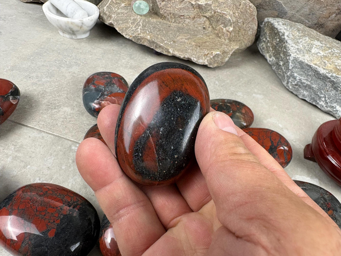 Excellent Quality Madhya Pradesh Blood Stone Palm Stone Polished Worry Stress Home Decor Distraction Pocket Stress Anxiety Palm Pocket