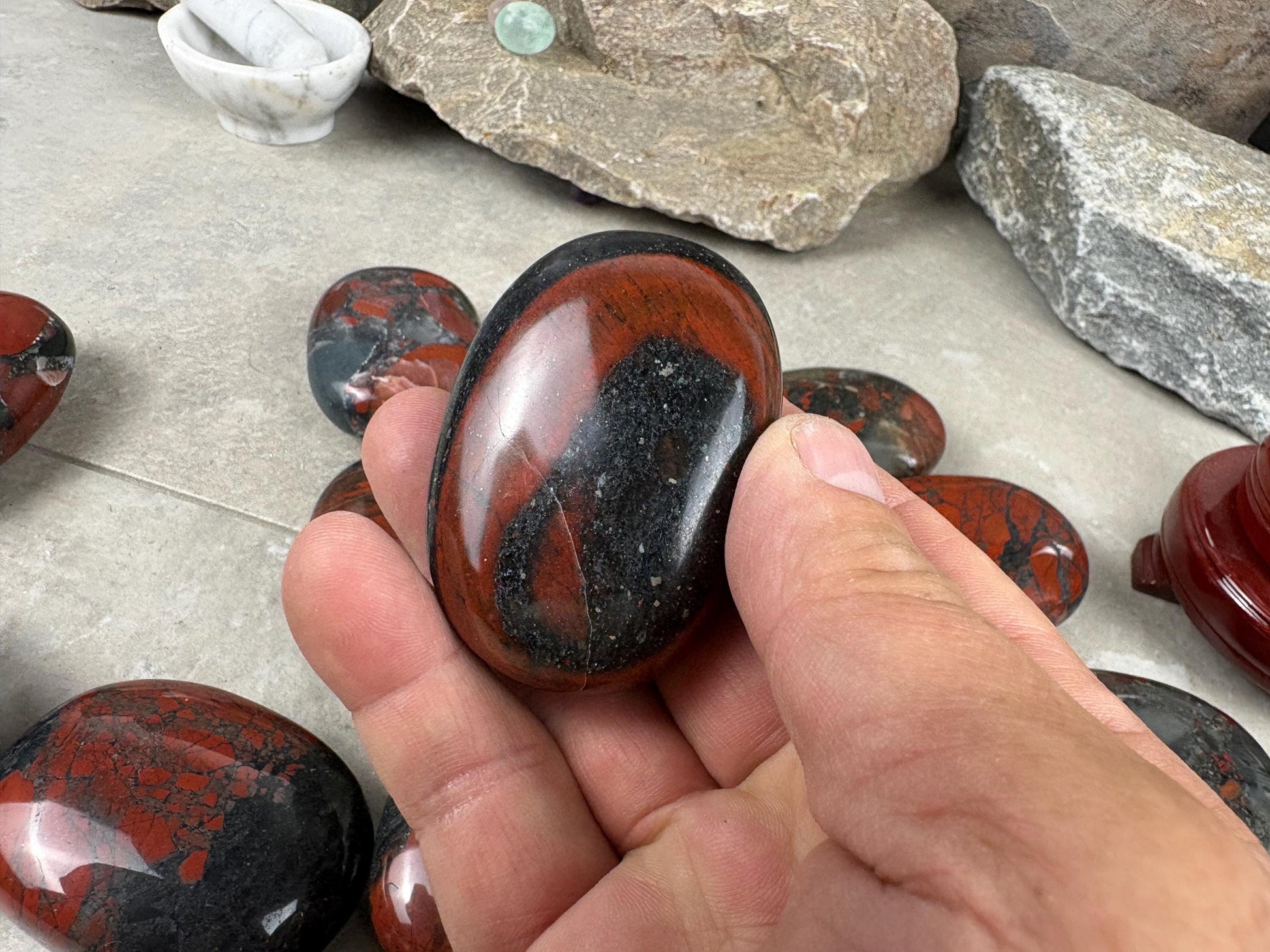 Excellent Quality Madhya Pradesh Blood Stone Palm Stone Polished Worry Stress Home Decor Distraction Pocket Stress Anxiety Palm Pocket