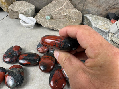 Excellent Quality Madhya Pradesh Blood Stone Palm Stone Polished Worry Stress Home Decor Distraction Pocket Stress Anxiety Palm Pocket