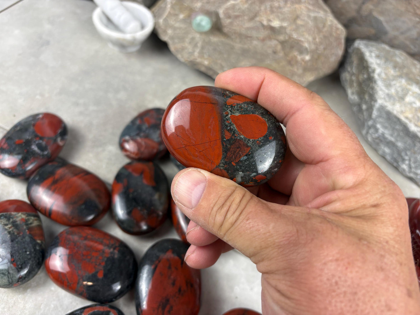 Excellent Quality Madhya Pradesh Blood Stone Palm Stone Polished Worry Stress Home Decor Distraction Pocket Stress Anxiety Palm Pocket