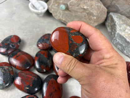 Excellent Quality Madhya Pradesh Blood Stone Palm Stone Polished Worry Stress Home Decor Distraction Pocket Stress Anxiety Palm Pocket
