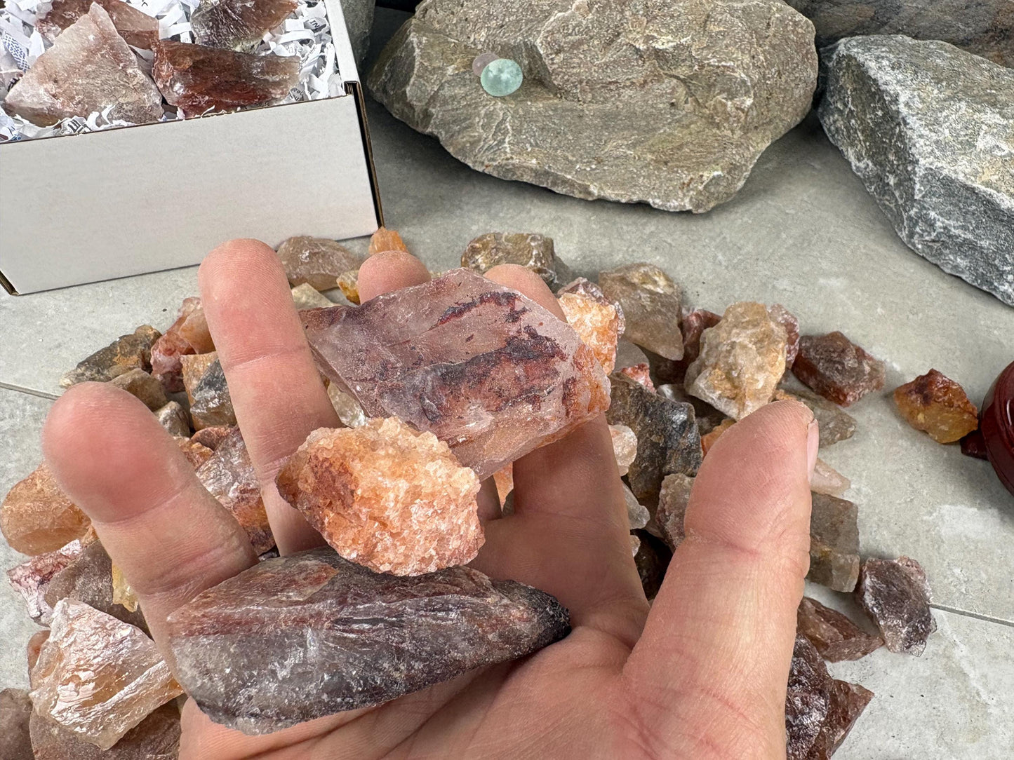 African Raw Hematoid Fire Quartz Fossil Wood Chunk Natural Crystal Worry Stone Decor Anxiety Pocket Craft Hobby Jewelry Gift Crafting