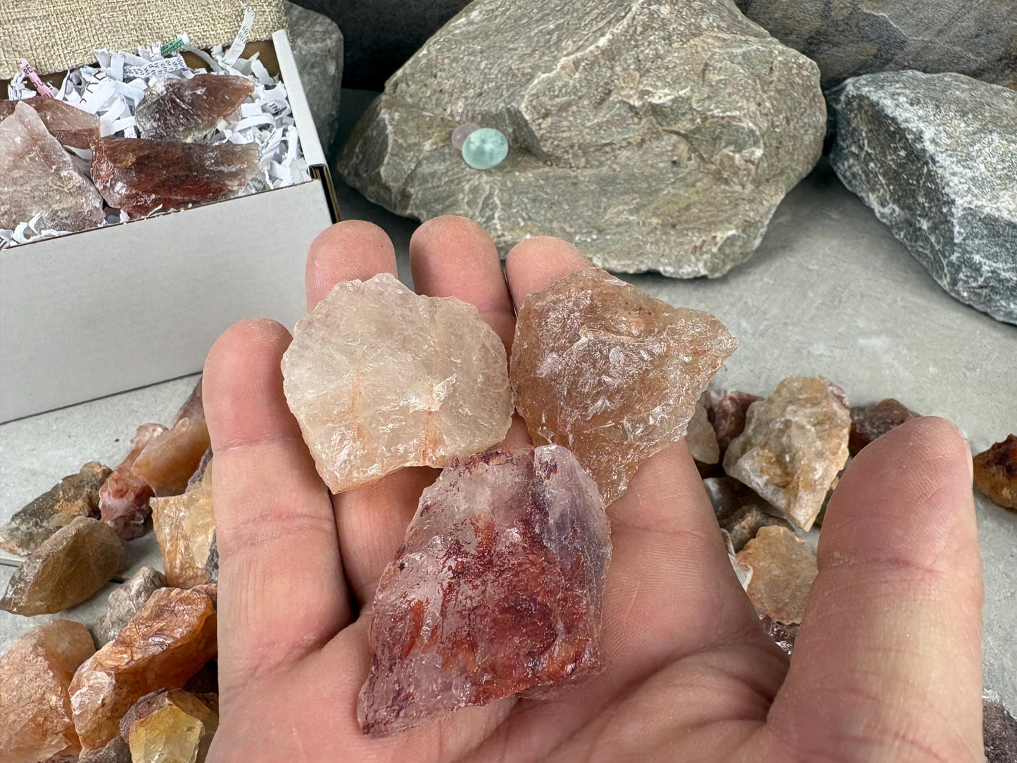 African Raw Hematoid Fire Quartz Fossil Wood Chunk Natural Crystal Worry Stone Decor Anxiety Pocket Craft Hobby Jewelry Gift Crafting