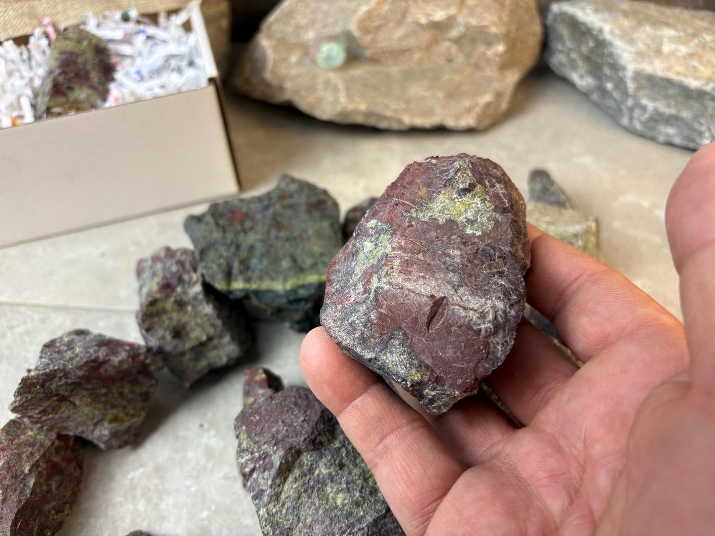 Raw Mozambique Dragon Blood Stone Natural Carved Crystal, Holiday Home Decor Crystal Collectible Arts Crafts Home Decor Gift Christmas