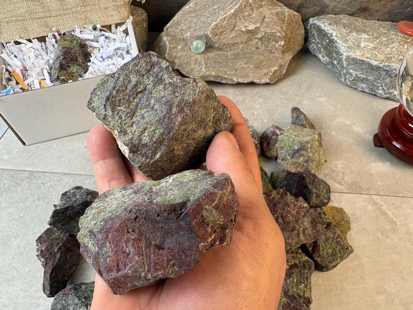 Raw Mozambique Dragon Blood Stone Natural Carved Crystal, Holiday Home Decor Crystal Collectible Arts Crafts Home Decor Gift Christmas