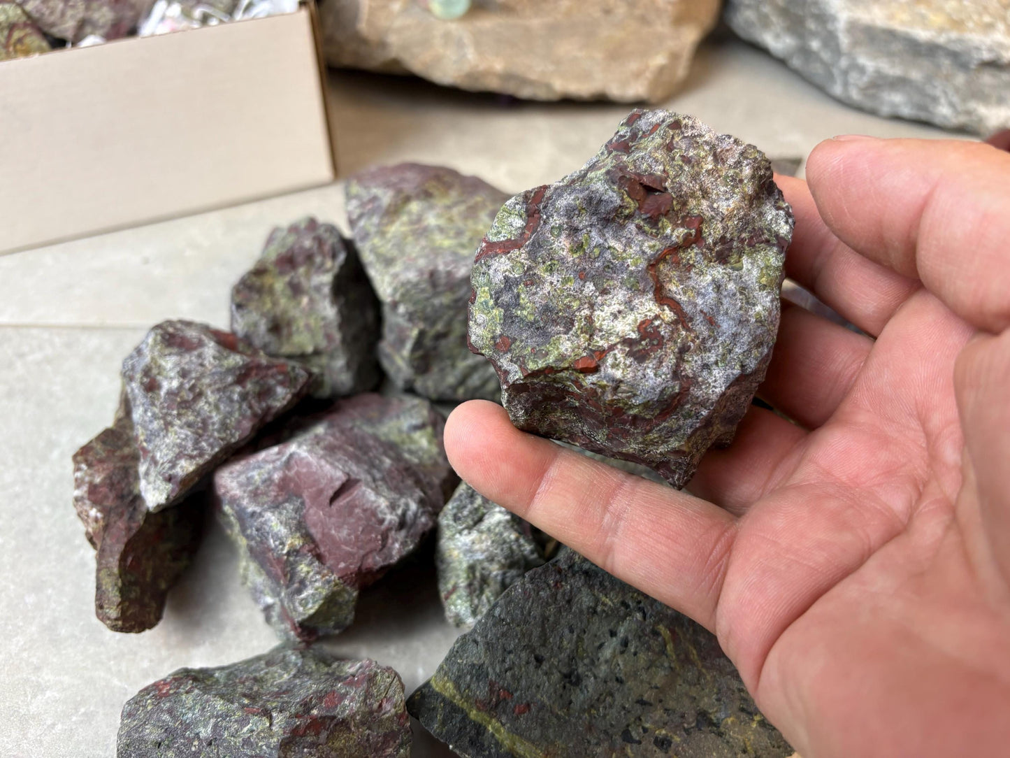 Raw Mozambique Dragon Blood Stone Natural Carved Crystal, Holiday Home Decor Crystal Collectible Arts Crafts Home Decor Gift Christmas