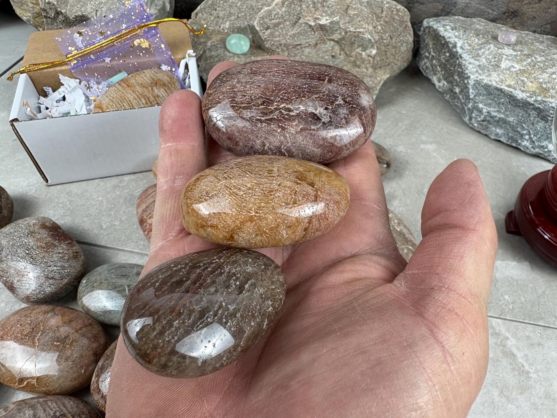 Chini Khadan India Thousand Layer Quartz Palm Stone Anxiety Relief Meditation Gift Home Decor Worry Pocket Stress Anxiety Palm Birthday Gift