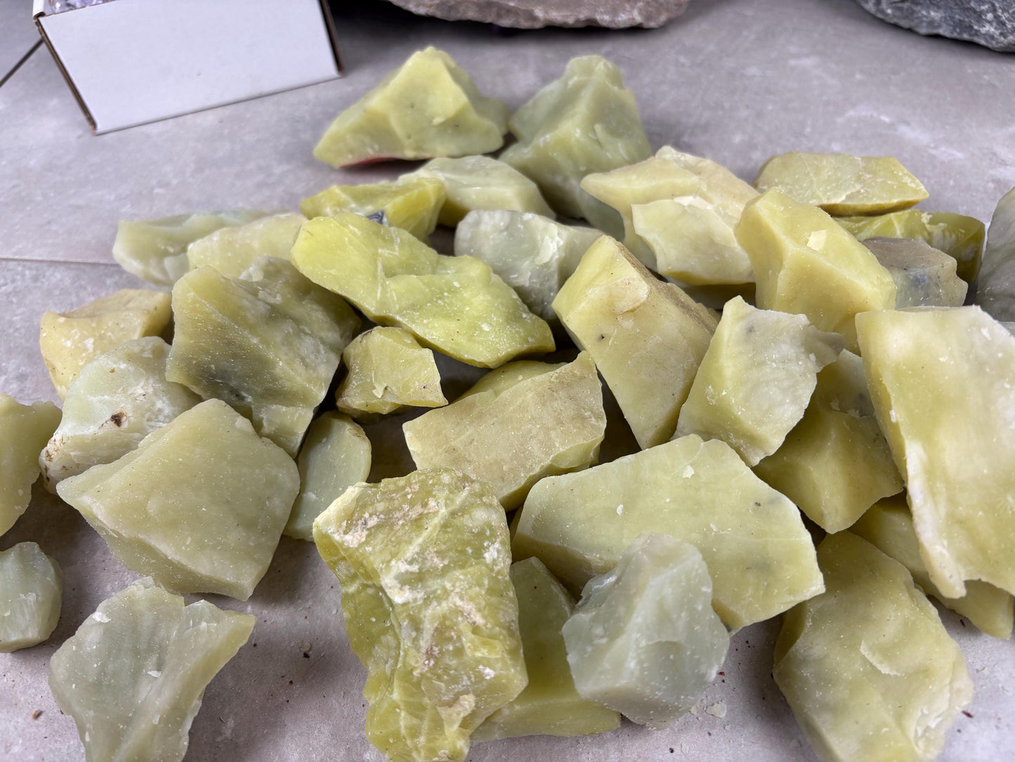Raw California Chartreuse Jade Stone Natural Carved Crystal, Holiday Home Decor Crystal Collectible Arts Crafts Home Decor Gift Christmas