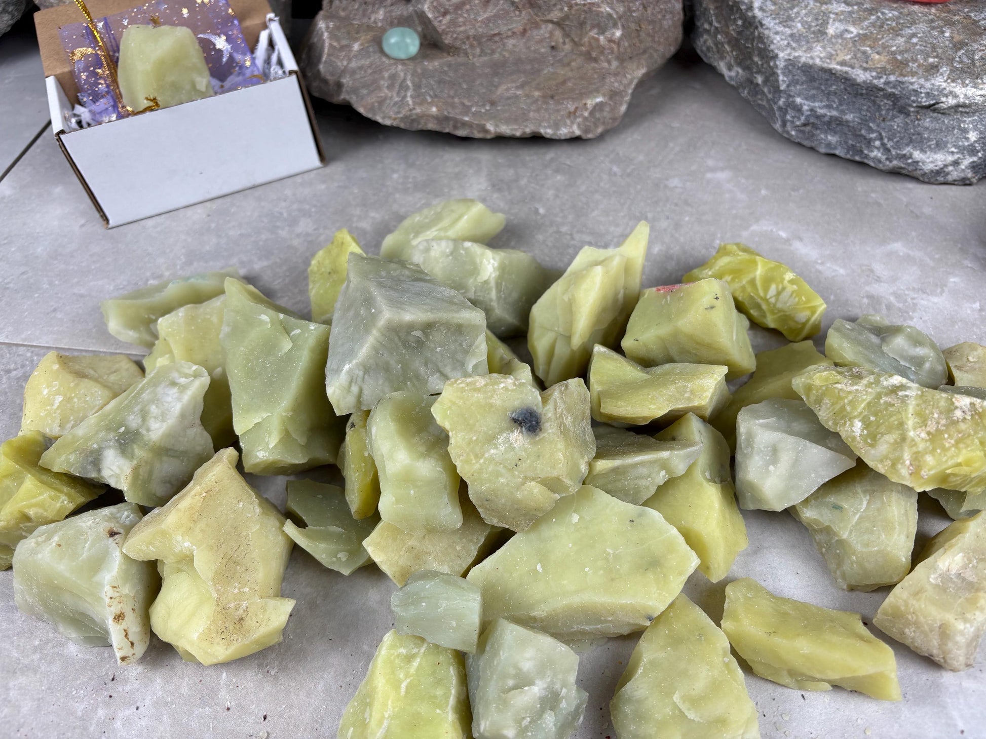 Raw California Chartreuse Jade Stone Natural Carved Crystal, Holiday Home Decor Crystal Collectible Arts Crafts Home Decor Gift Christmas