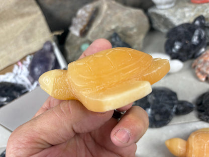 Peruvian Crystal Sea Turtle Carving: Polished Gemstone Feng Shui Decor