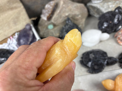 Peruvian Crystal Sea Turtle Carving: Polished Gemstone Feng Shui Decor