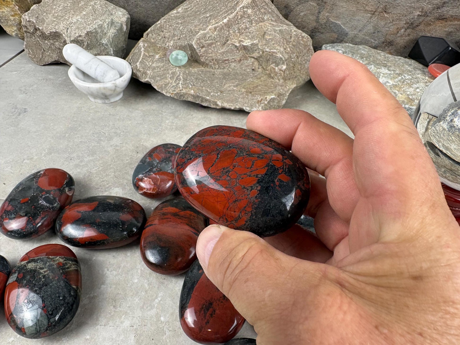 Excellent Quality Madhya Pradesh Blood Stone Palm Stone Polished Worry Stress Home Decor Distraction Pocket Stress Anxiety Palm Pocket