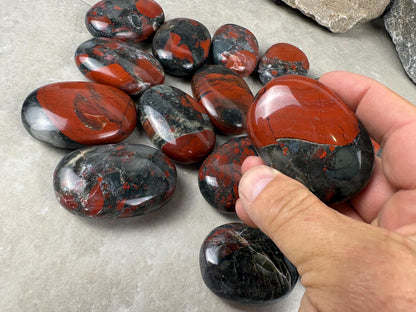 Excellent Quality Madhya Pradesh Blood Stone Palm Stone Polished Worry Stress Home Decor Distraction Pocket Stress Anxiety Palm Pocket