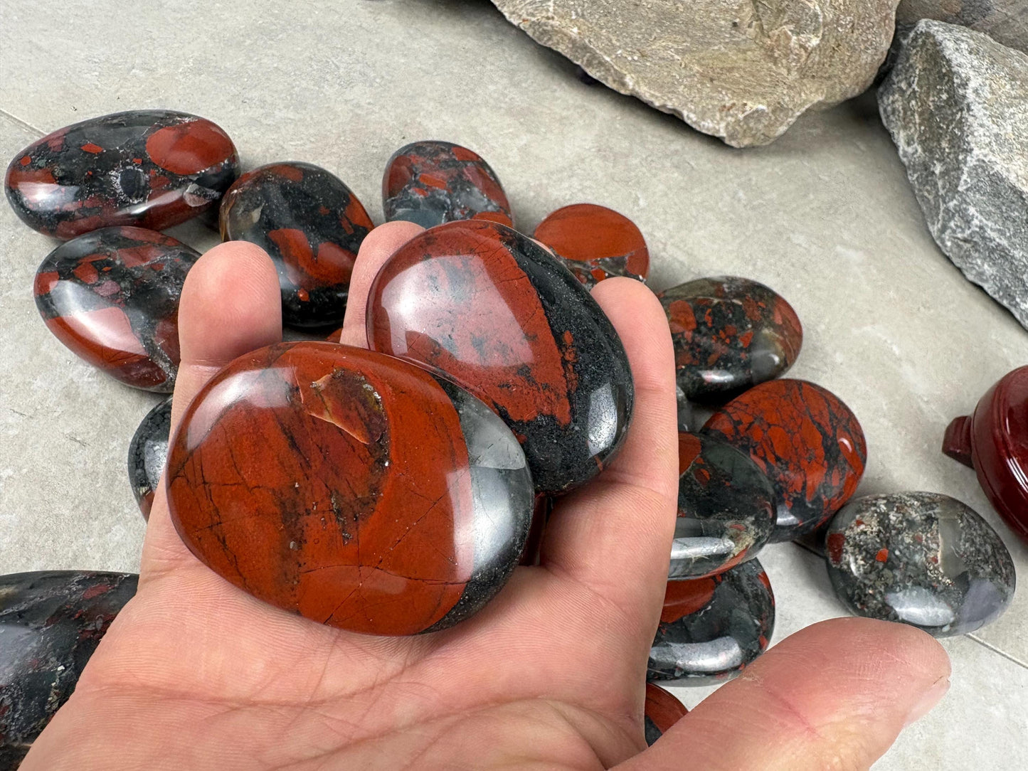 Excellent Quality Madhya Pradesh Blood Stone Palm Stone Polished Worry Stress Home Decor Distraction Pocket Stress Anxiety Palm Pocket
