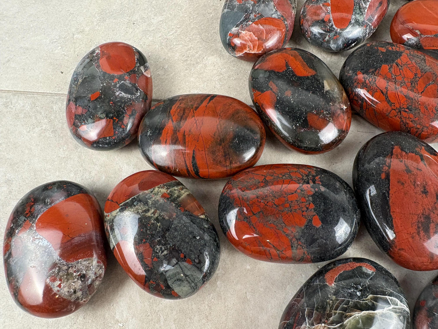 Excellent Quality Madhya Pradesh Blood Stone Palm Stone Polished Worry Stress Home Decor Distraction Pocket Stress Anxiety Palm Pocket