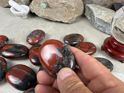Excellent Quality Madhya Pradesh Blood Stone Palm Stone Polished Worry Stress Home Decor Distraction Pocket Stress Anxiety Palm Pocket