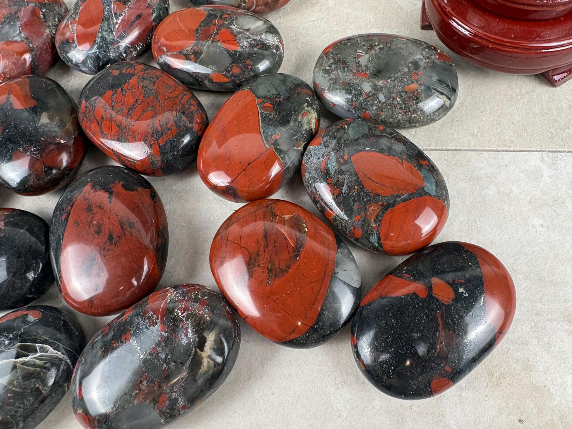 Excellent Quality Madhya Pradesh Blood Stone Palm Stone Polished Worry Stress Home Decor Distraction Pocket Stress Anxiety Palm Pocket