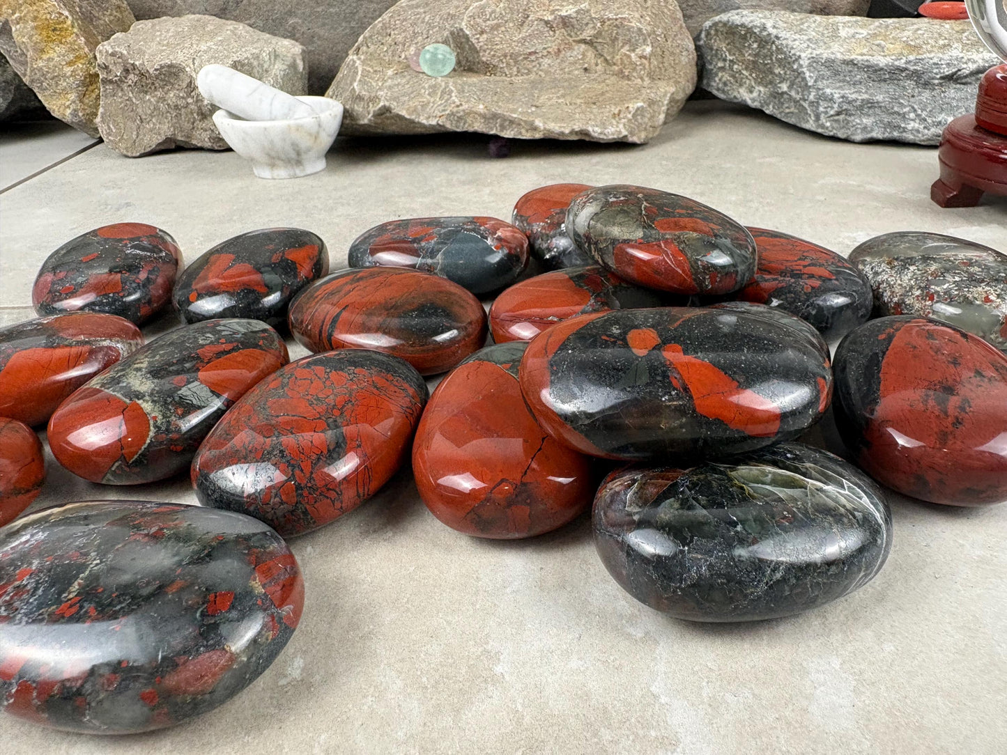 Excellent Quality Madhya Pradesh Blood Stone Palm Stone Polished Worry Stress Home Decor Distraction Pocket Stress Anxiety Palm Pocket