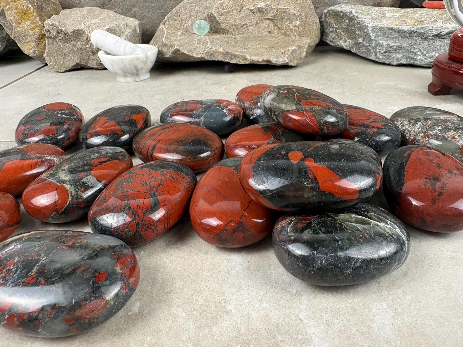Excellent Quality Madhya Pradesh Blood Stone Palm Stone Polished Worry Stress Home Decor Distraction Pocket Stress Anxiety Palm Pocket