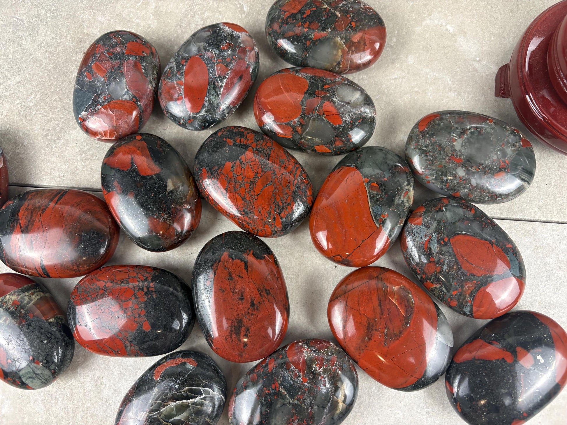 Excellent Quality Madhya Pradesh Blood Stone Palm Stone Polished Worry Stress Home Decor Distraction Pocket Stress Anxiety Palm Pocket
