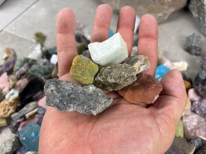 Raw Crystal Confetti Glass Arts and Crafts Home Decor Gift Birthday Stone Worry Meditation Christmas Quartz Kunzite Jade Zoisite Calcite