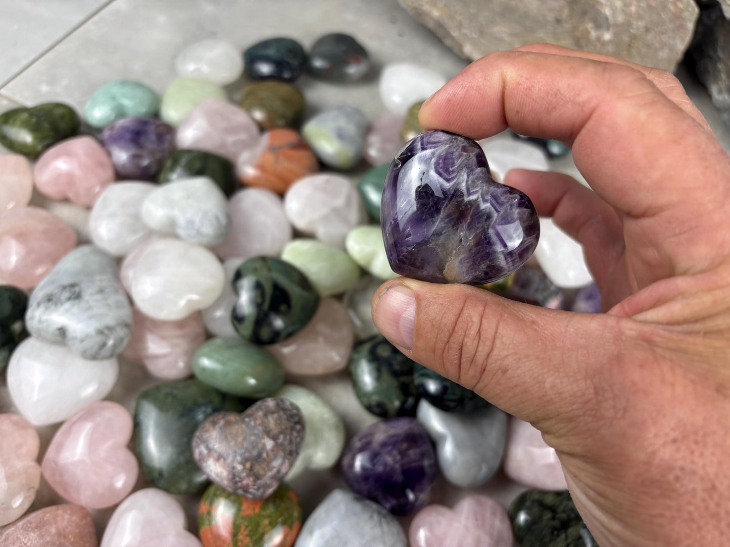 Assorted Heart Talisman Carved Polished Crystal Worry Pocket Personal Protection Stress Anxiety Palm Stone Home Decor Gift BirthdayChristmas